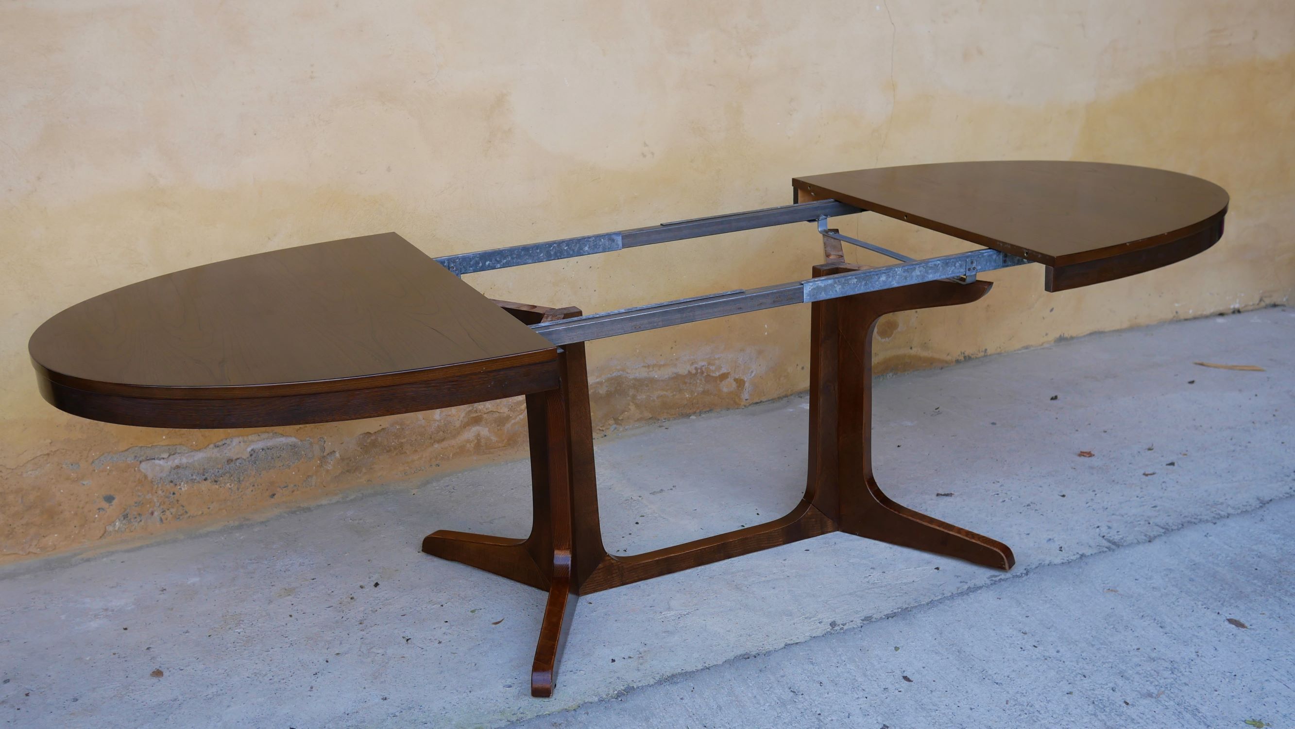 Oval dining table extendable by Baumann