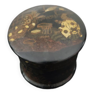 Napoleon III Japanese-style round box