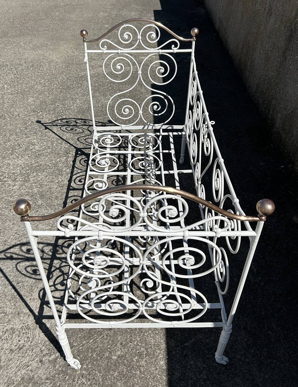 Lit banquette, wrought iron and copper, romantic Napoleonic III style, late 19th century.