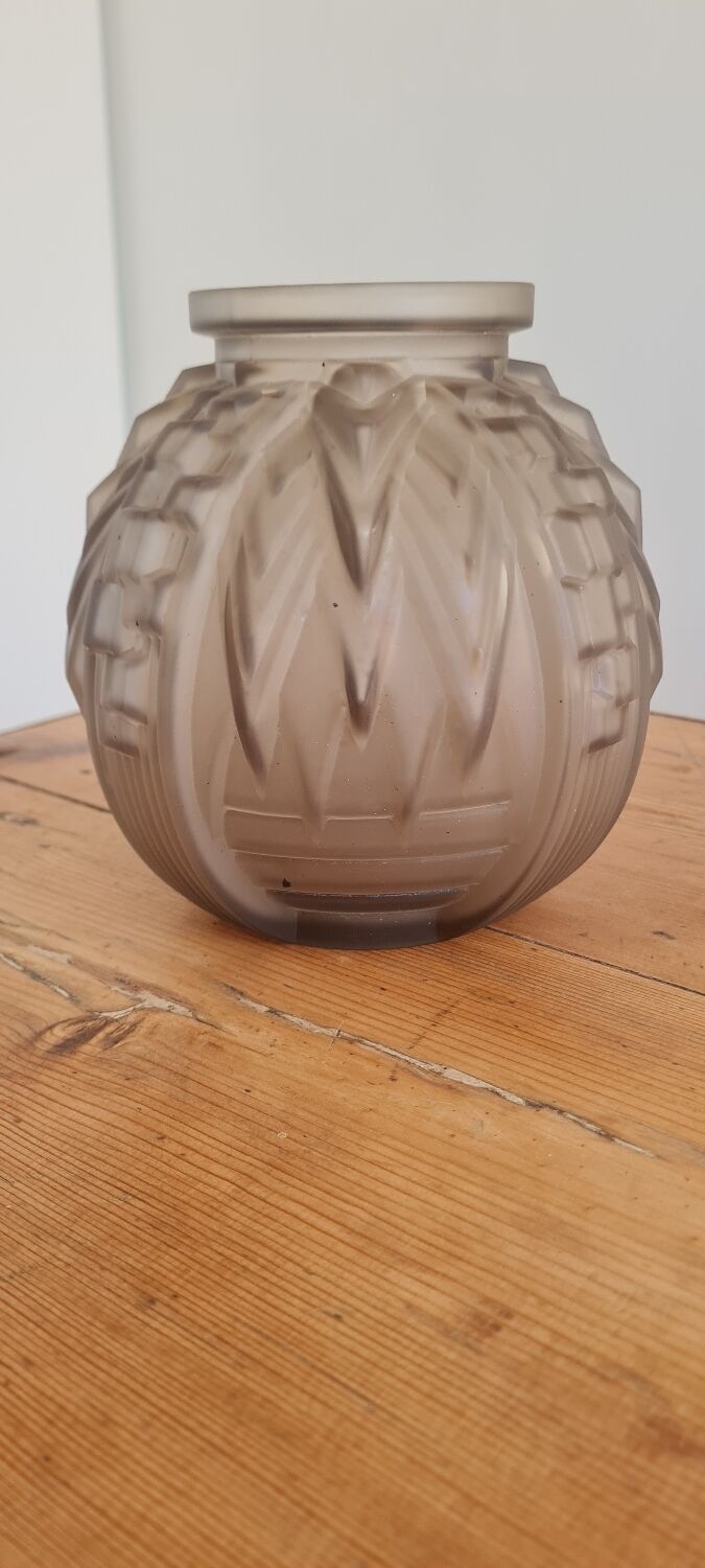 Ball vase "ribbed tips"