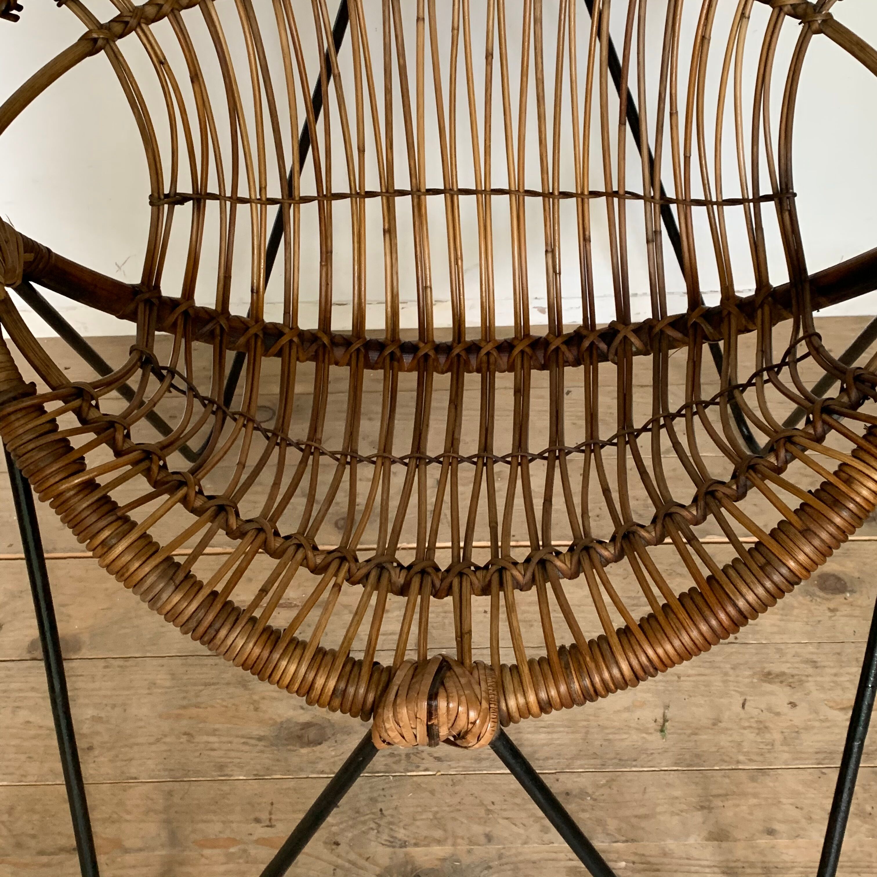 Fauteuil rotin corbeille