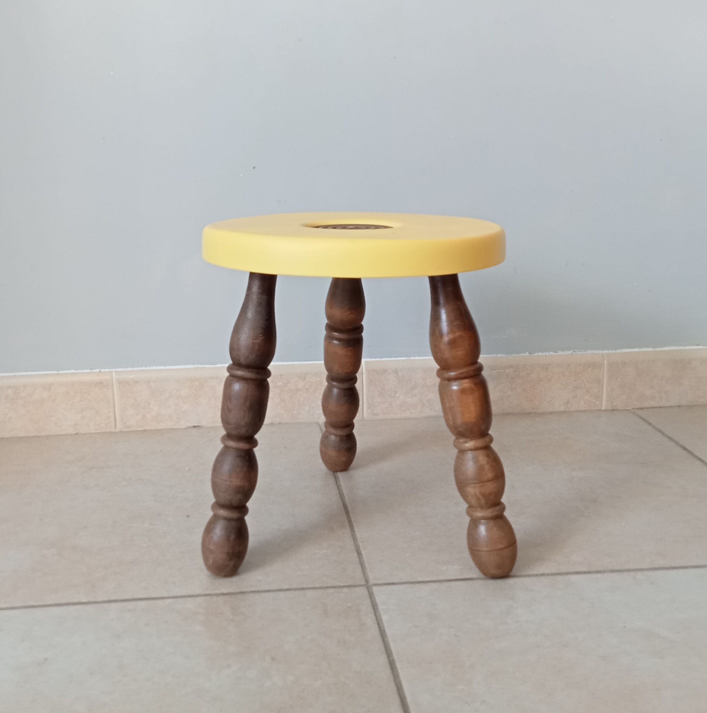Vintage tripod stool 50s/60s