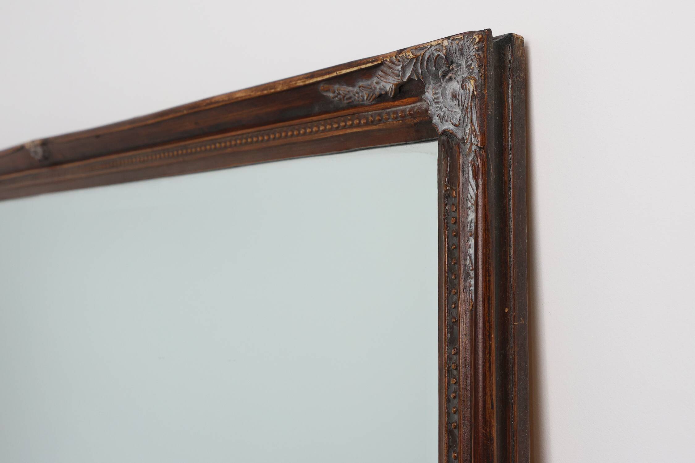 Miroir ancien à facettes en bois sculpté, France, années 1850