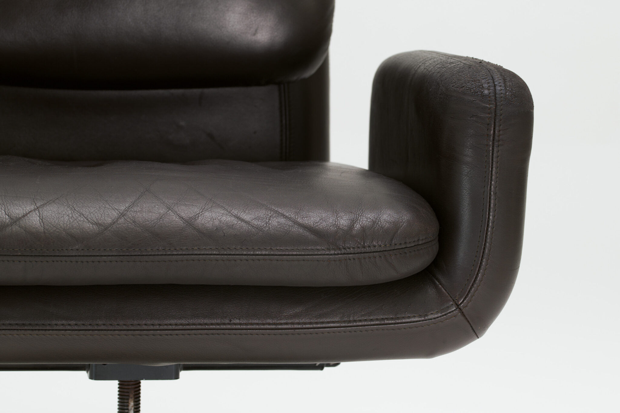 Chaise de bureau pivotante - Perry King et Santiago Miranda