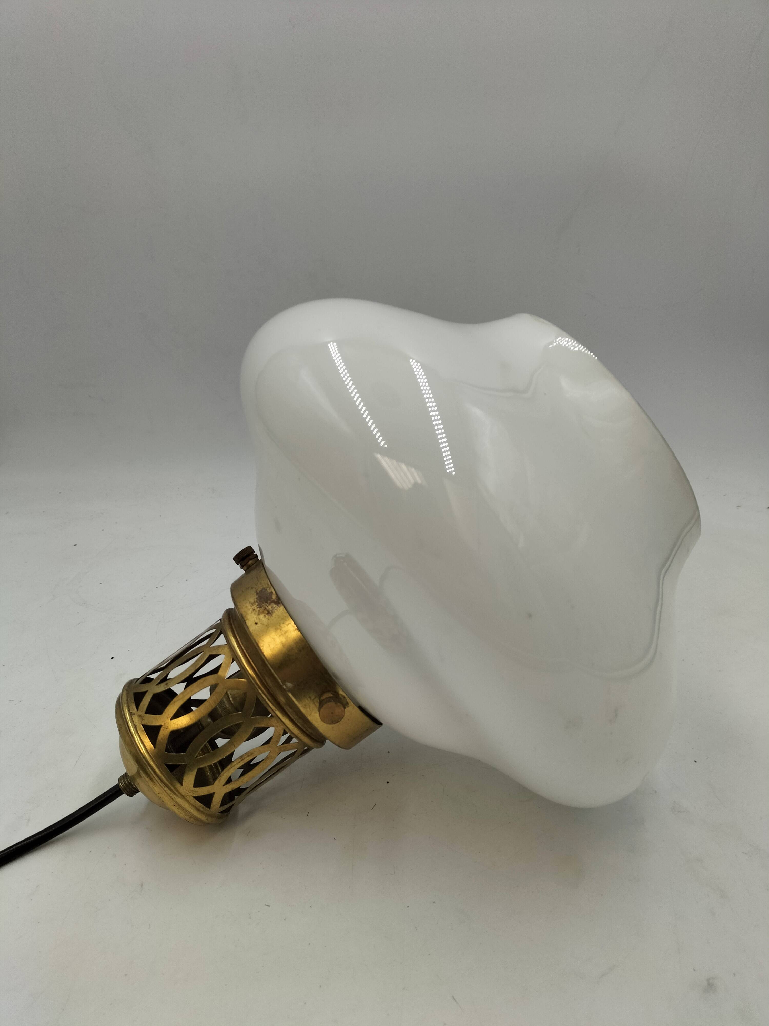 White opaline suspension