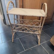 Porte revue en rotin vintage