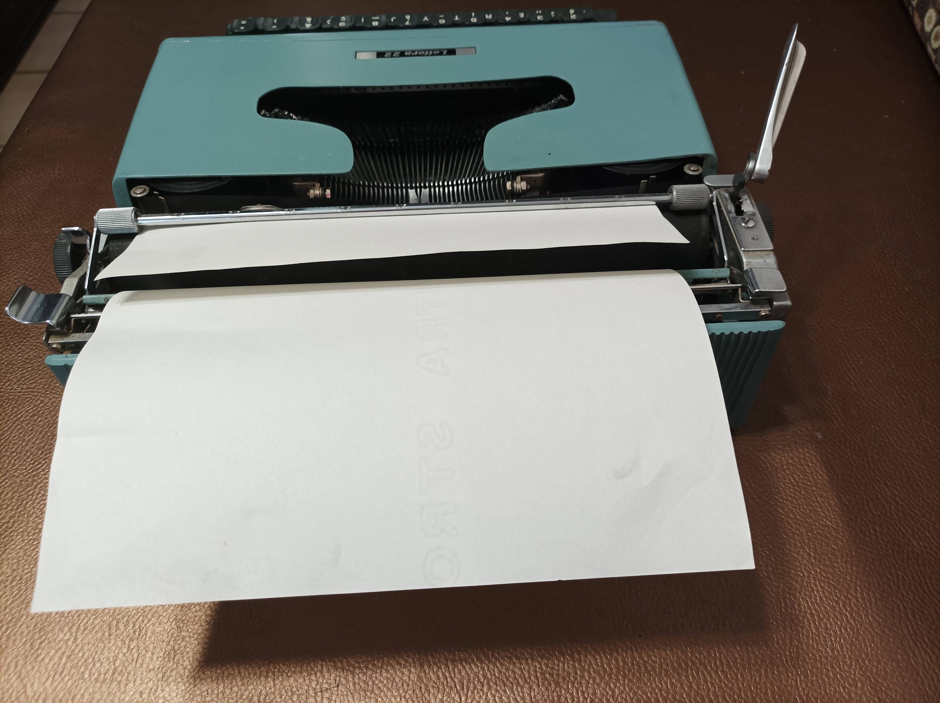 Olivetti lettera 32 typewriter