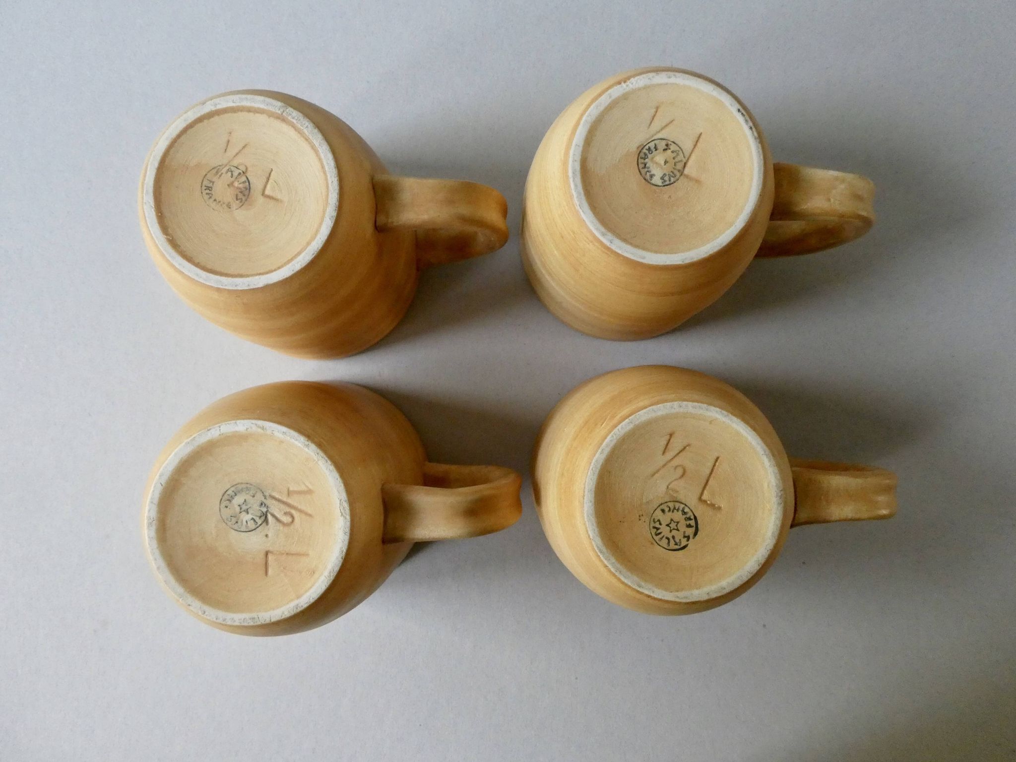 4 mugs Salins France, grès et émail vert