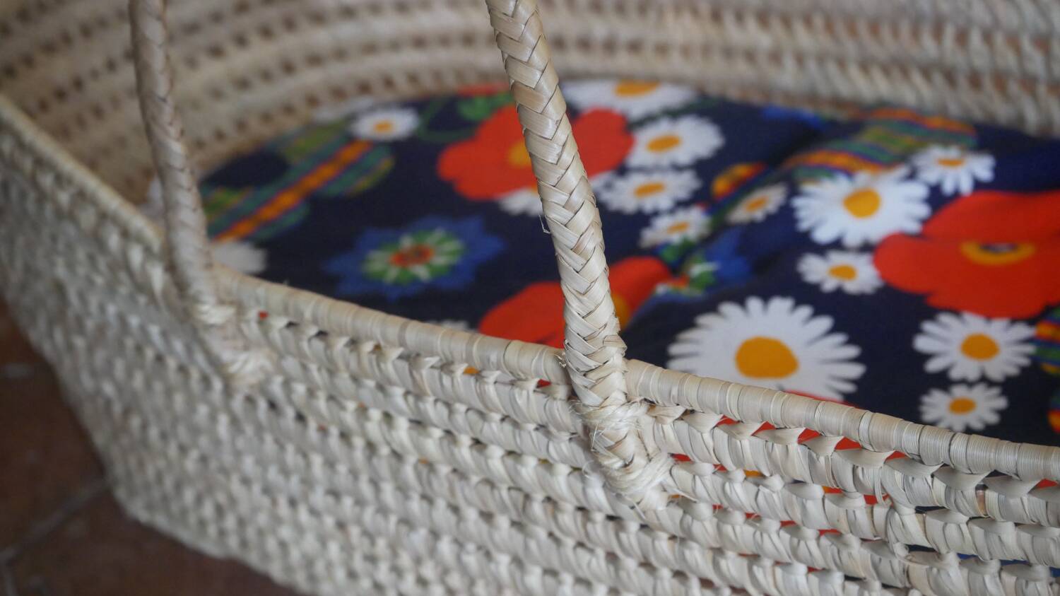 Couffin bébé en osier avec matelas (vintage)