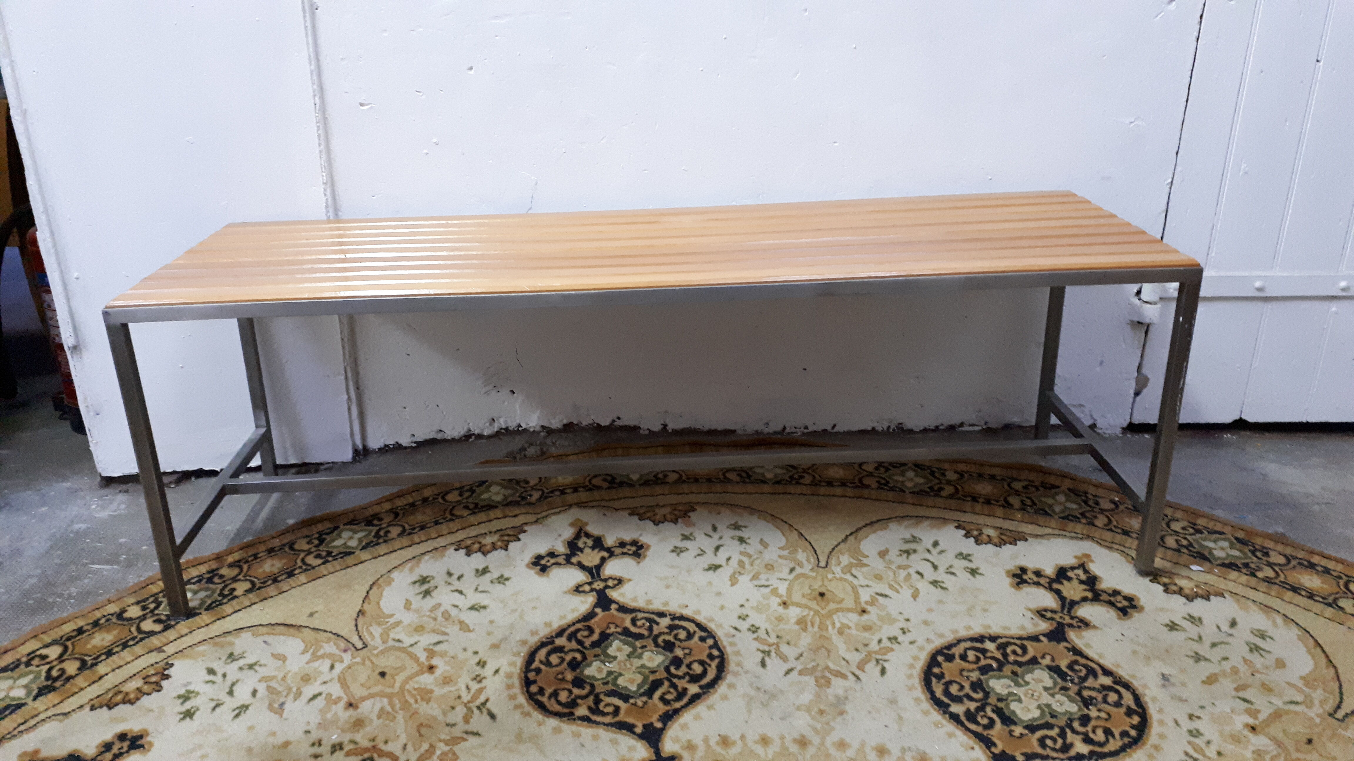 Banc design acier brossé et bois vintage 60-70