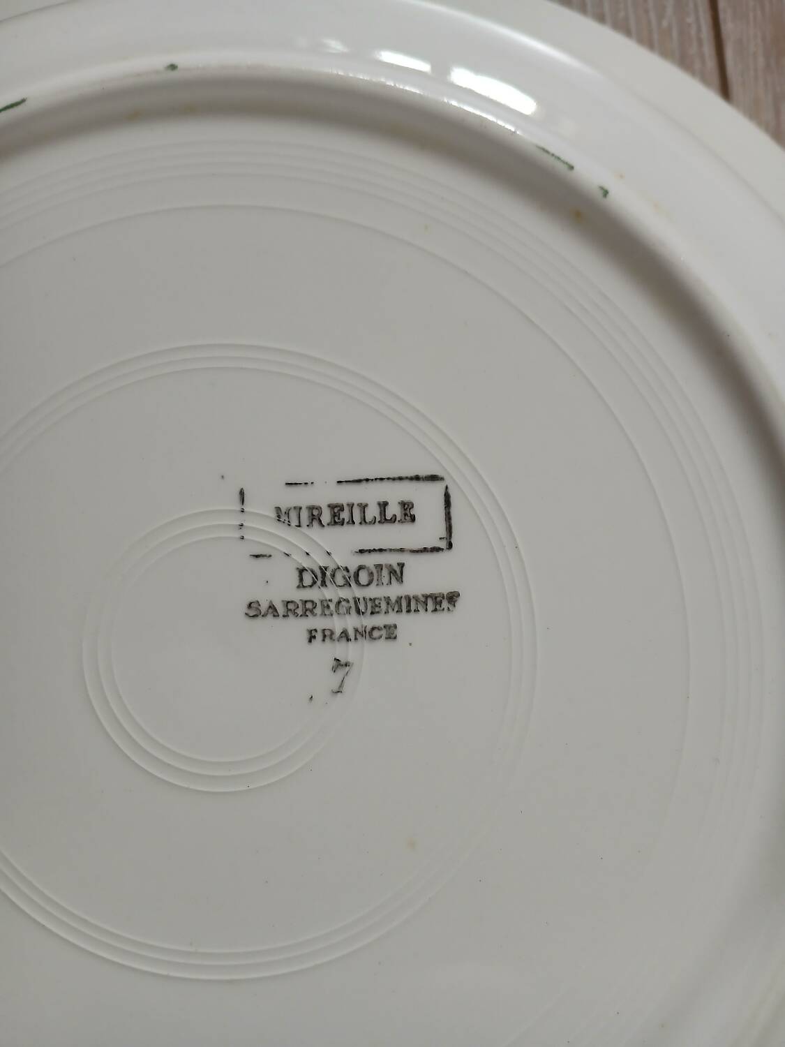 Round dish Digoin and Sarreguemines model "Mireille"