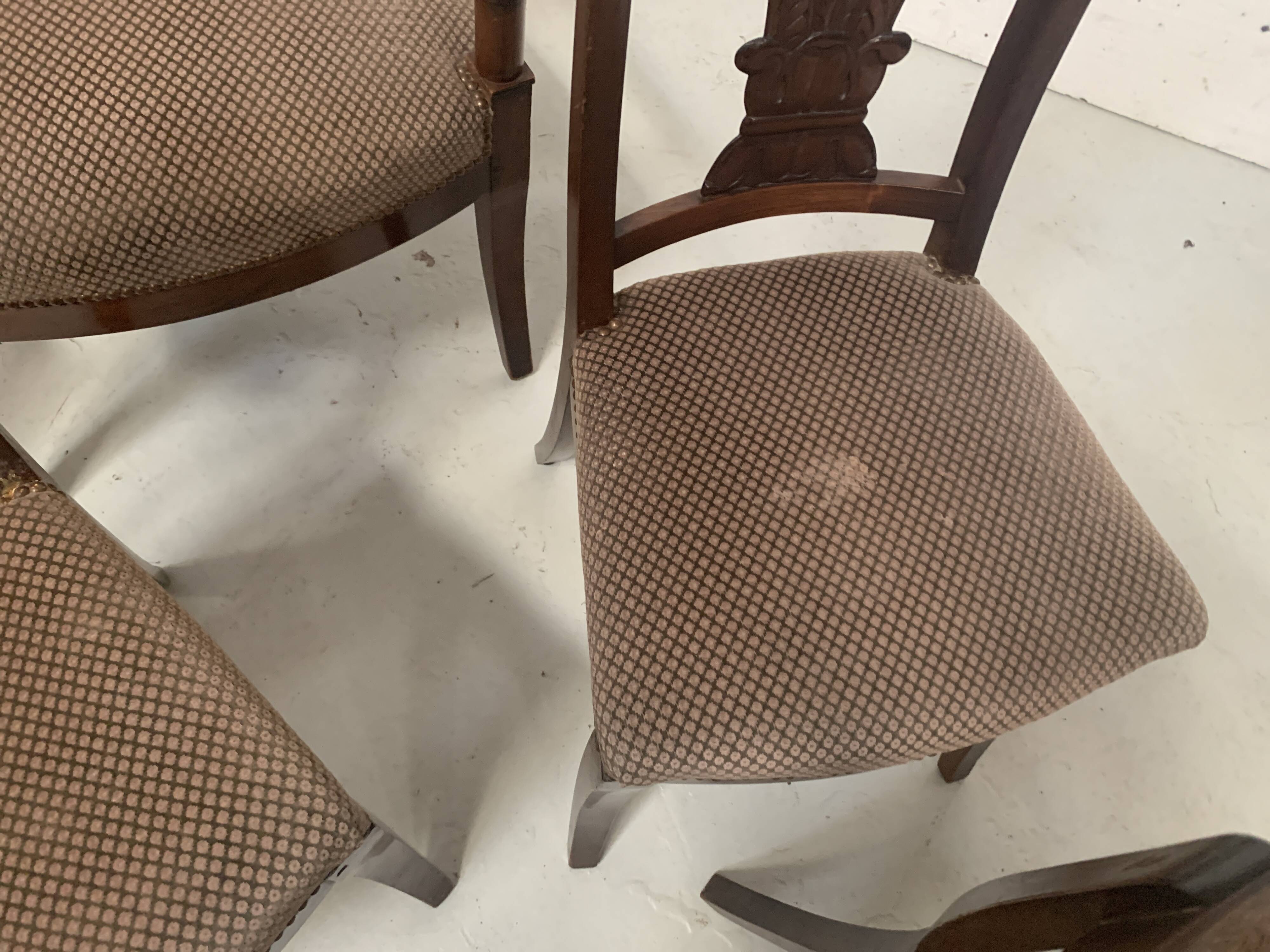 Suite de sept chaises en acajou massif XIX siècle