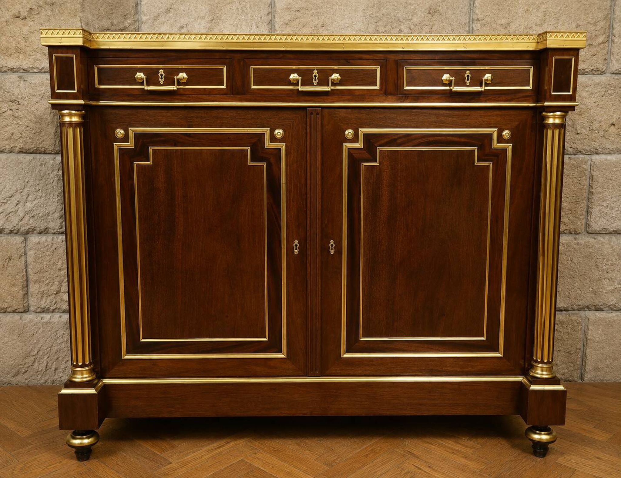 Important mahogany support table with gilded bronze – Marble top