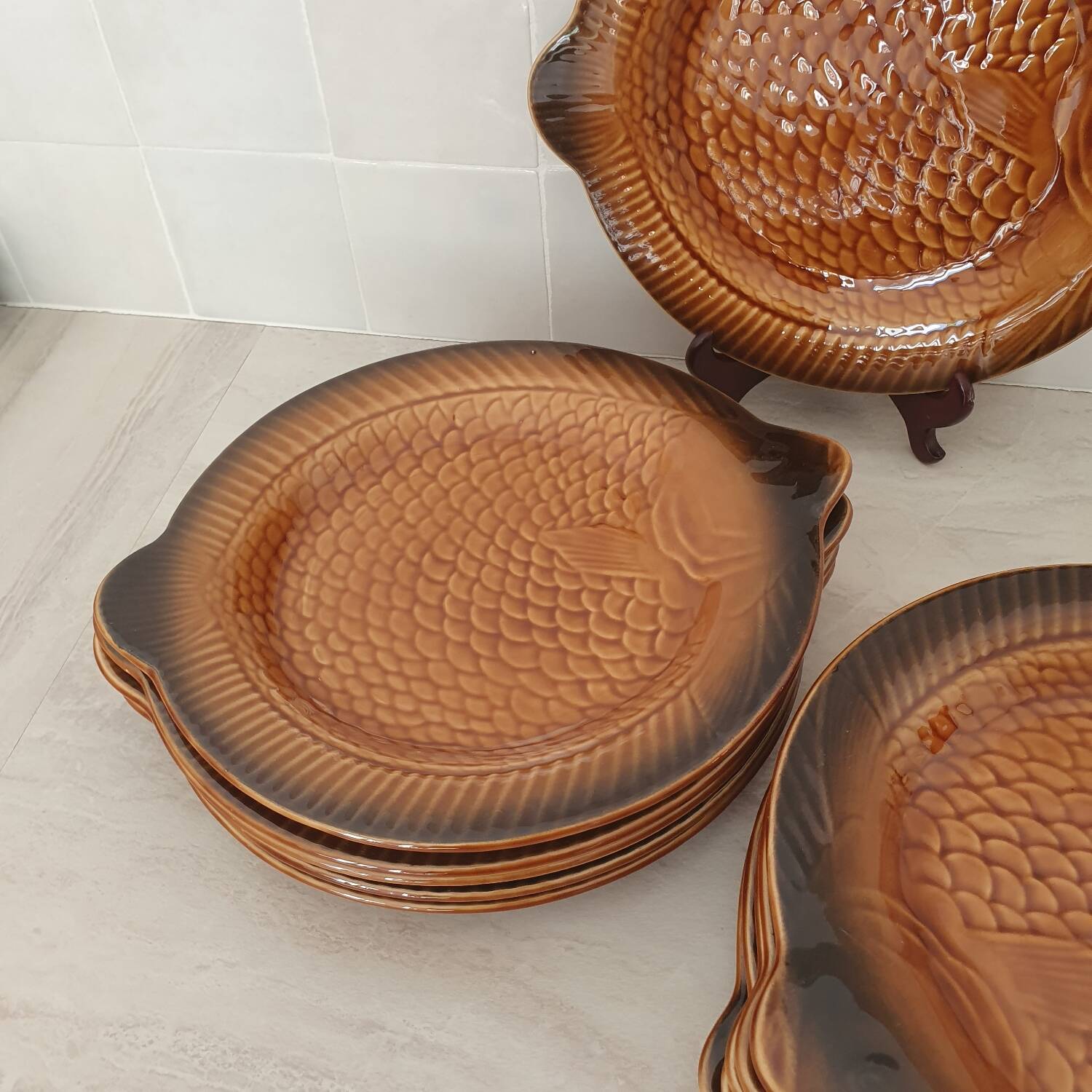 Sarreguemines / 11 earthenware fish-shaped plates