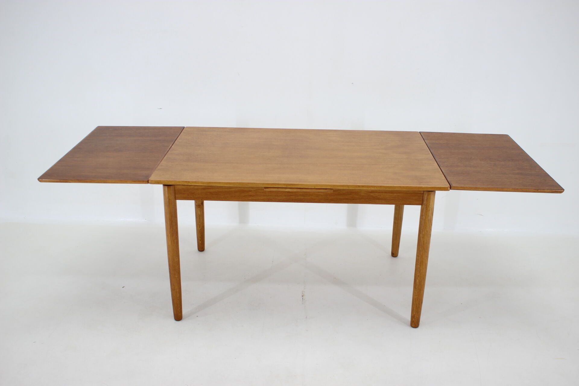 1960s Danish Extendable Dining Table in Oak