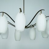 Rare lustre Arredoluce Monza à 9 lumières en laiton et verre opalin, Italie, 19