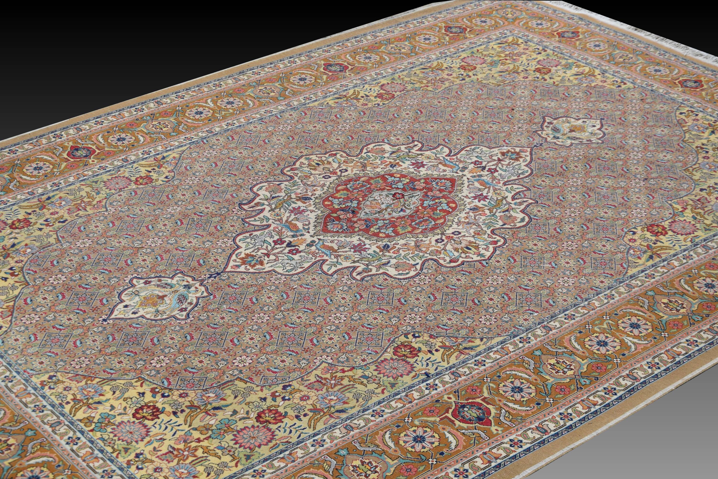 Oriental carpet tabriz iran: 2.08 x 3.08 metres in wool