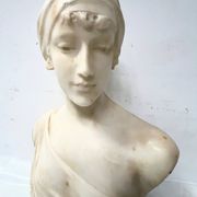 Sculpted marble group of a young woman's bust, 20th century.