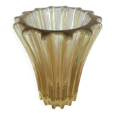 Vase Art Déco Pierre d'Avesn, verre ambré côtelé, années 1930