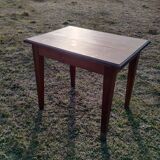 Spindle leg desk