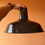 Industrial lampshade in enamelled sheet metal