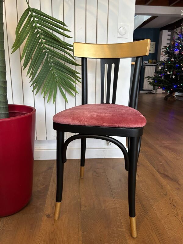 Chaise bistrot  relookée rose poudre