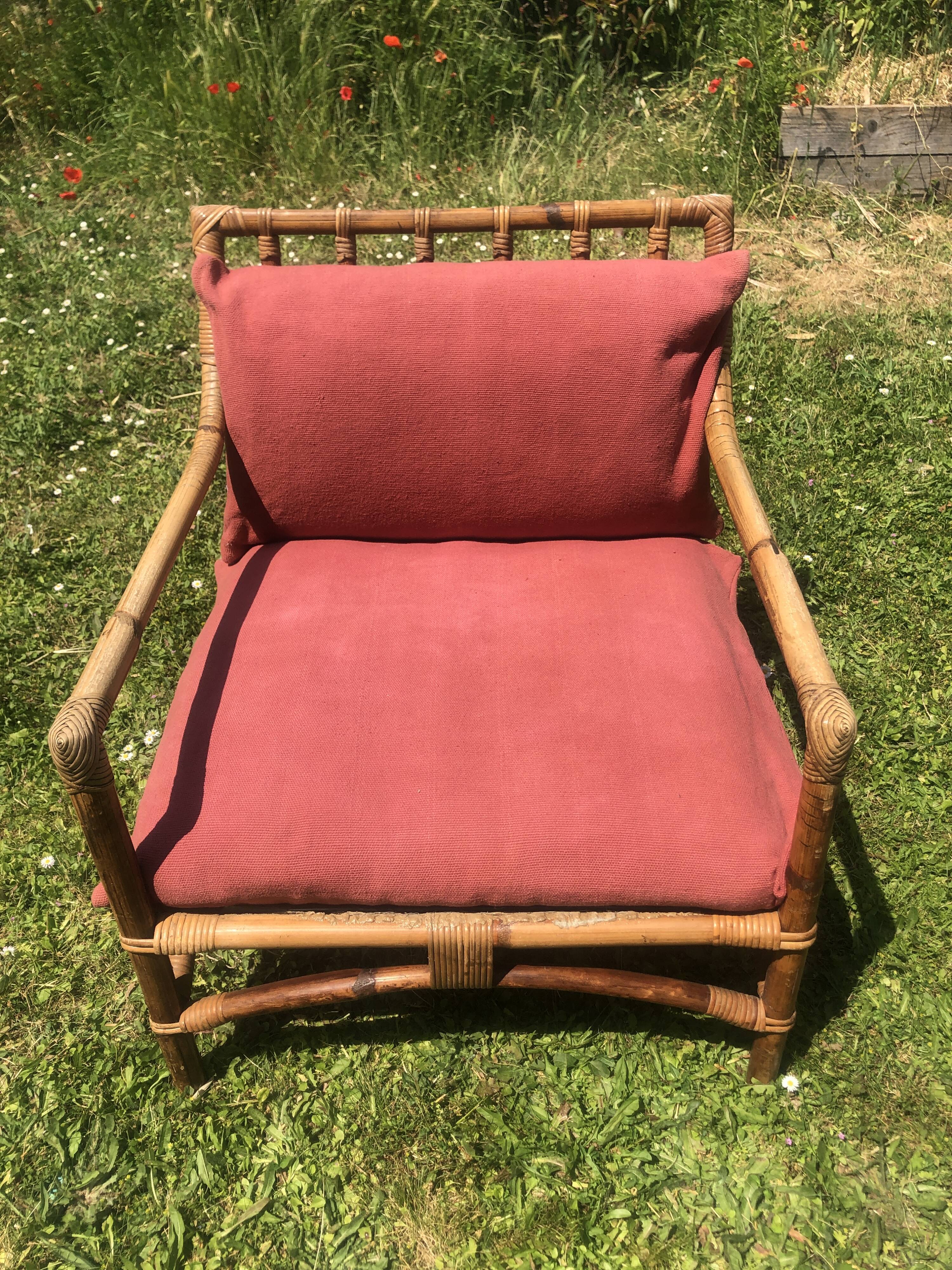Rattan living room with 2 armchairs, coffee table cushions