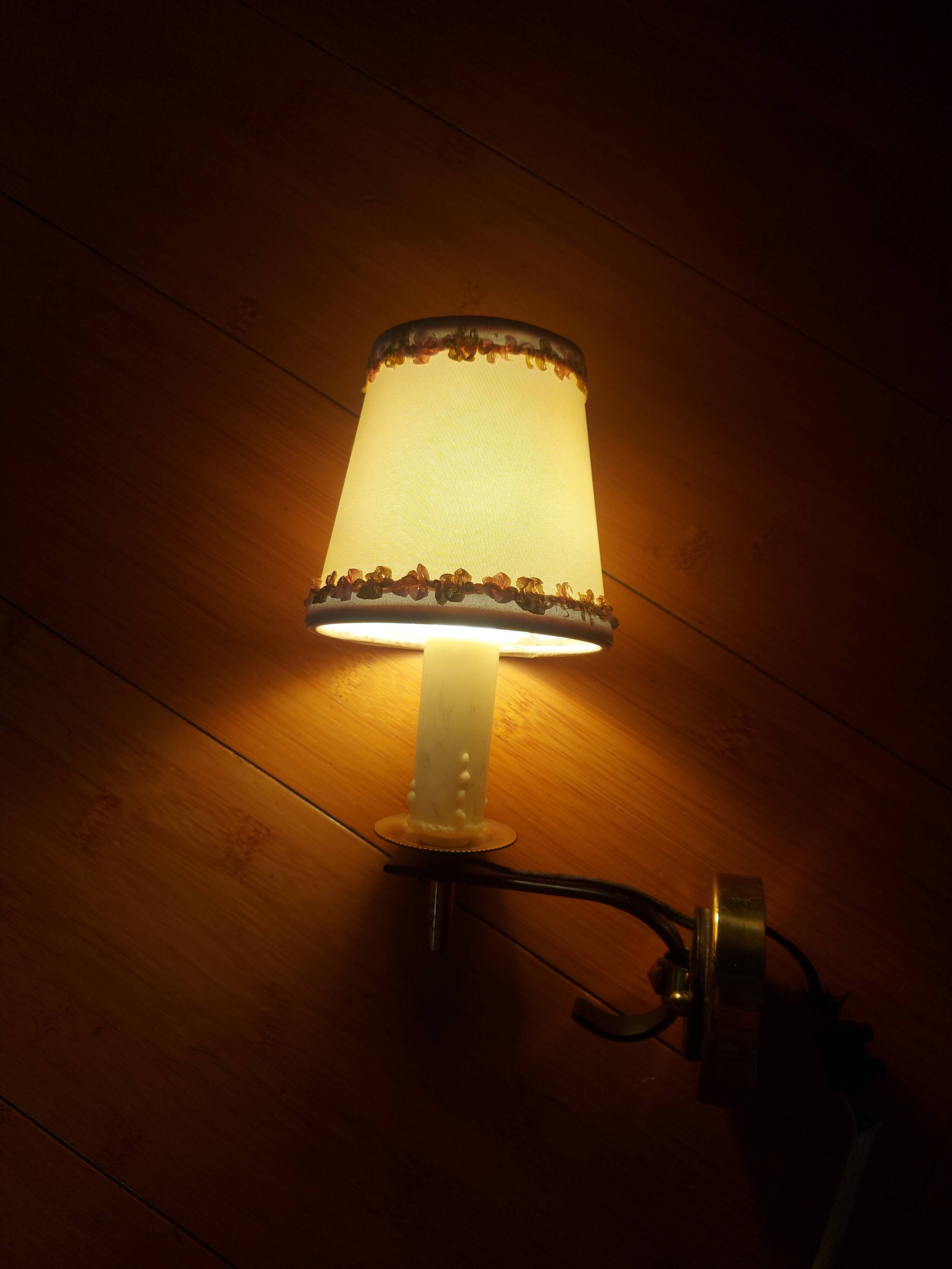 3 brass sconces with lampshade, 50