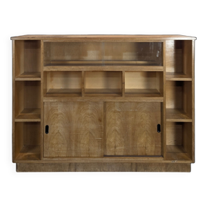 Buffet moderniste en