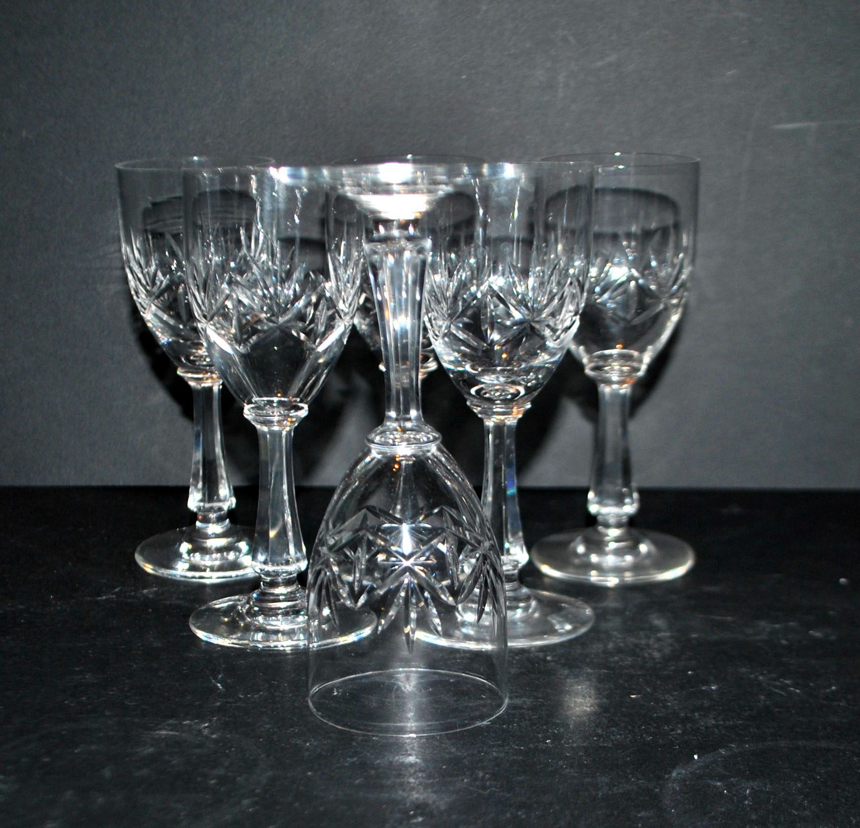 Saint-Louis set of 6 stemmed crystal glasses with palmette design, circa 1900, H11.5