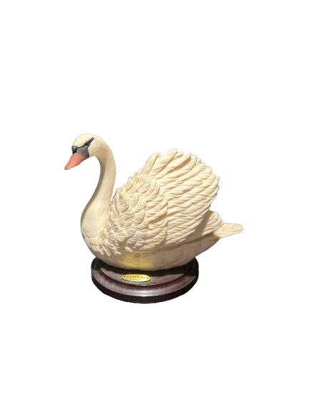 Set of two sculptures representing swans by Guiseppe Armani