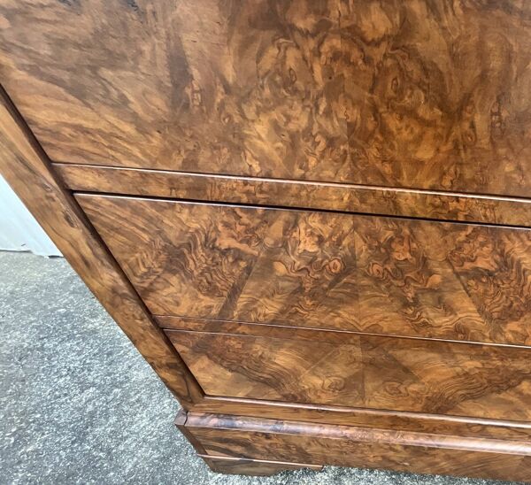 Commode Louis-Philippe en ronce de noyer, marbre Saint-Anne, milieu 19ème