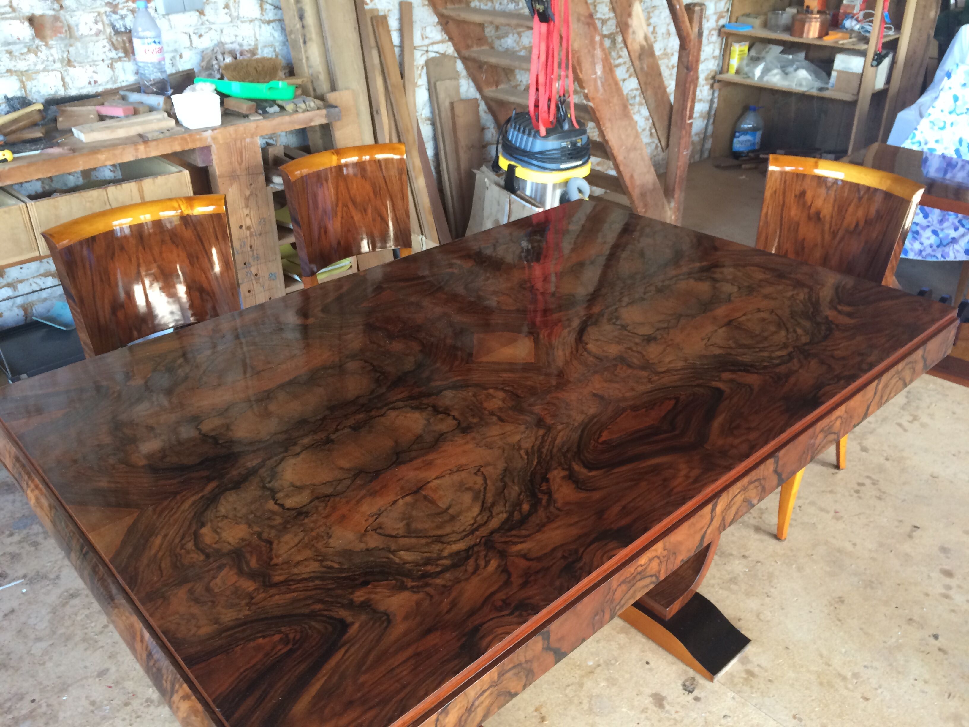 Table art deco dining