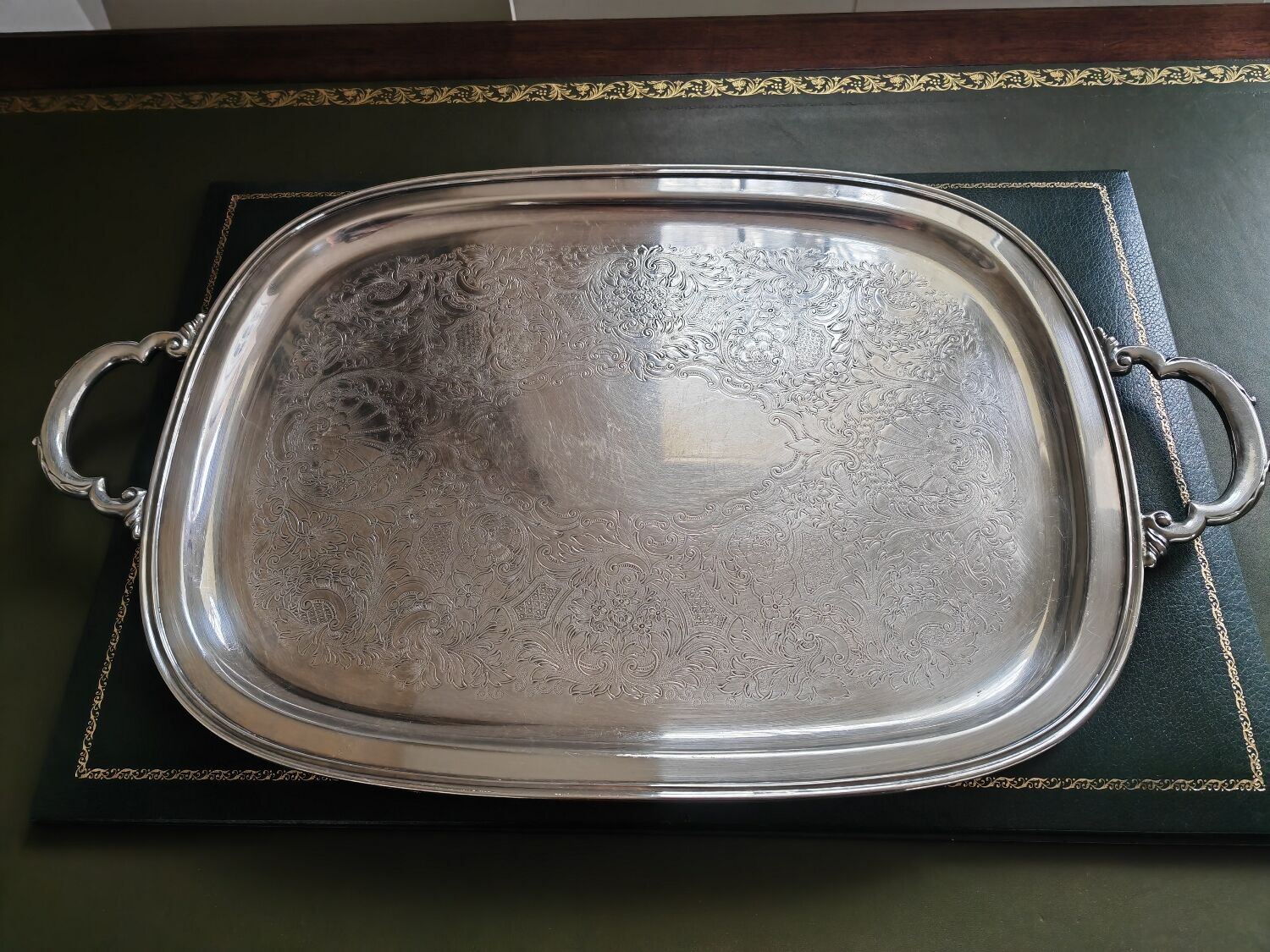 Georgian Court silver metal top