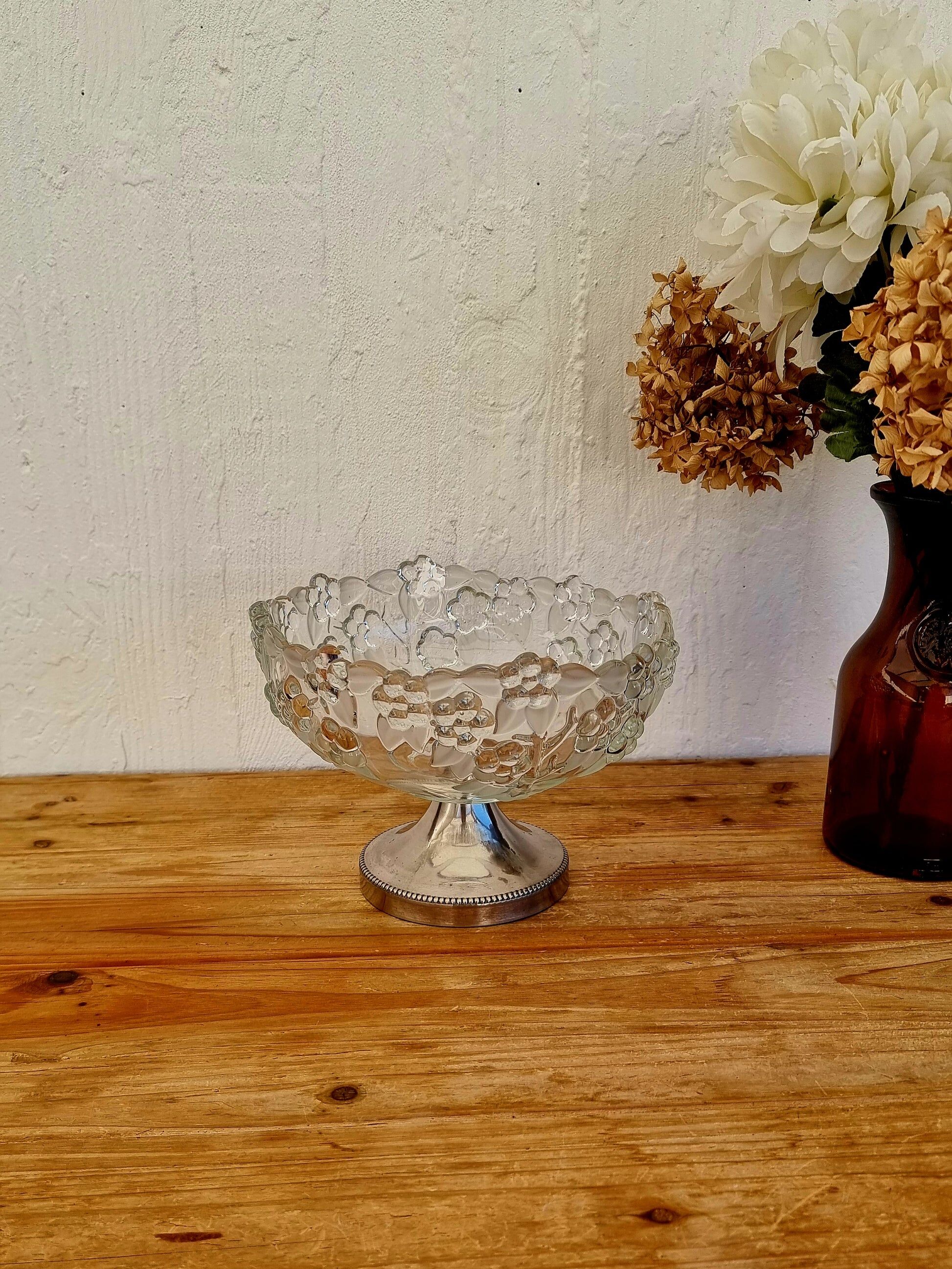 Vintage glass fruit bowl on a stand from the 60s/70s.