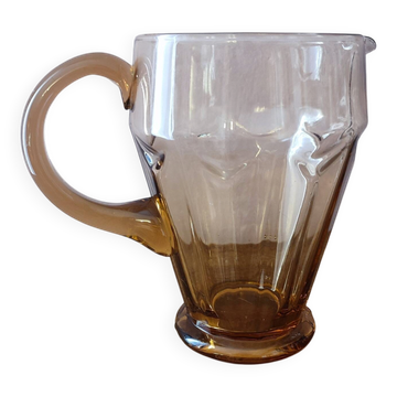 Pichet en verre rose