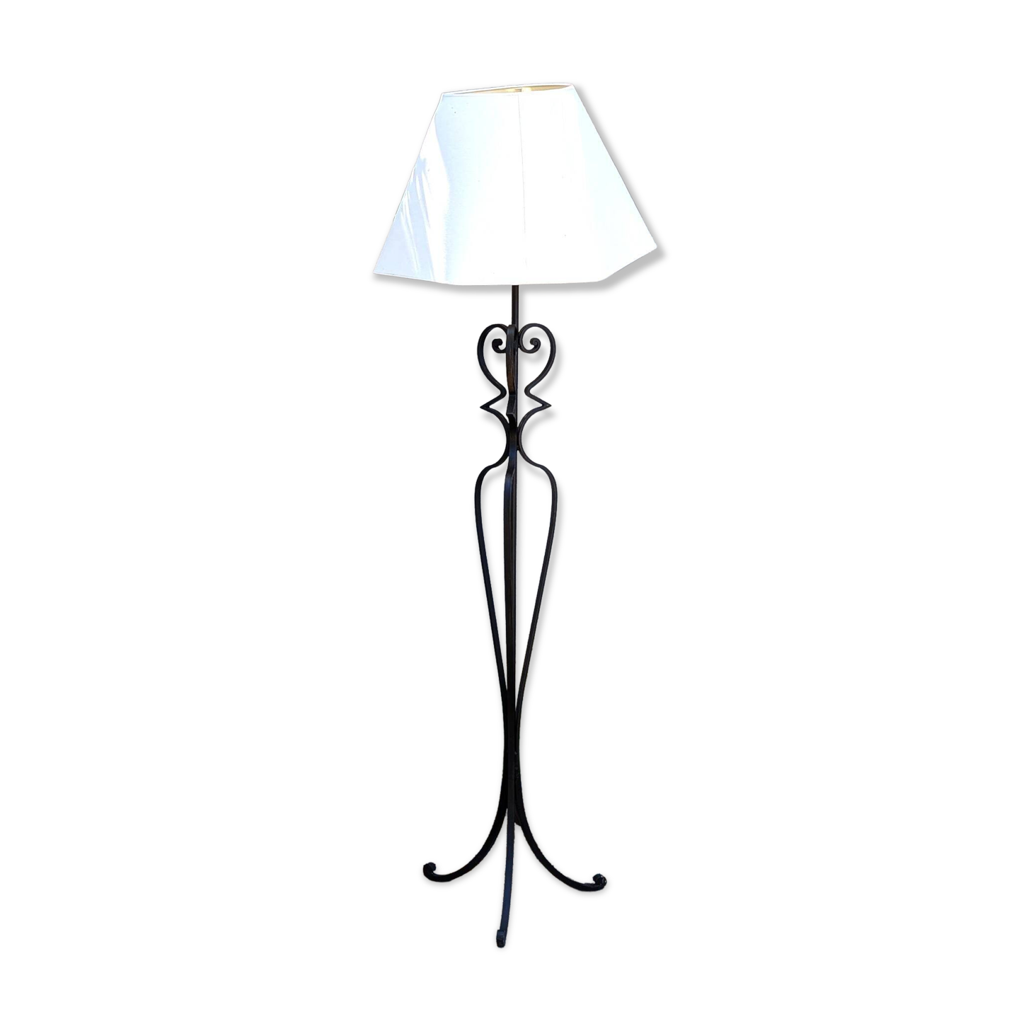 Vintage Black Wrought Iron Floor Lamp with Curved Arabesque Shape from the 60s/70s