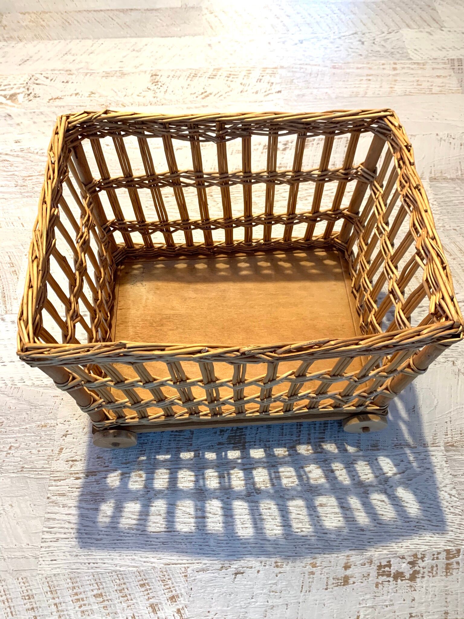 Toy box on wheels