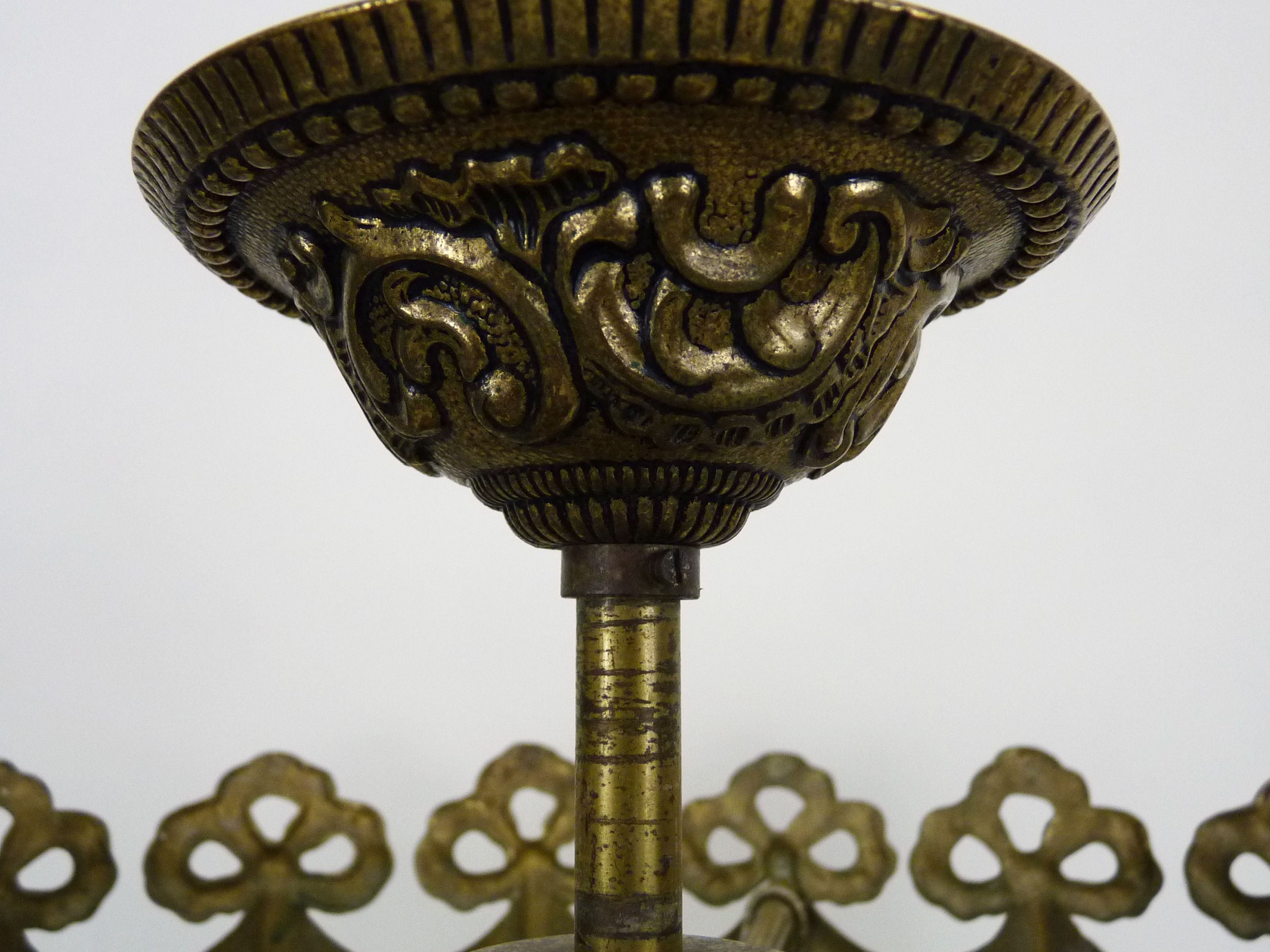 Old chandelier, bronze crown ceiling lamp, 8 floors, 4 lights, glass grapevines, year 70/80