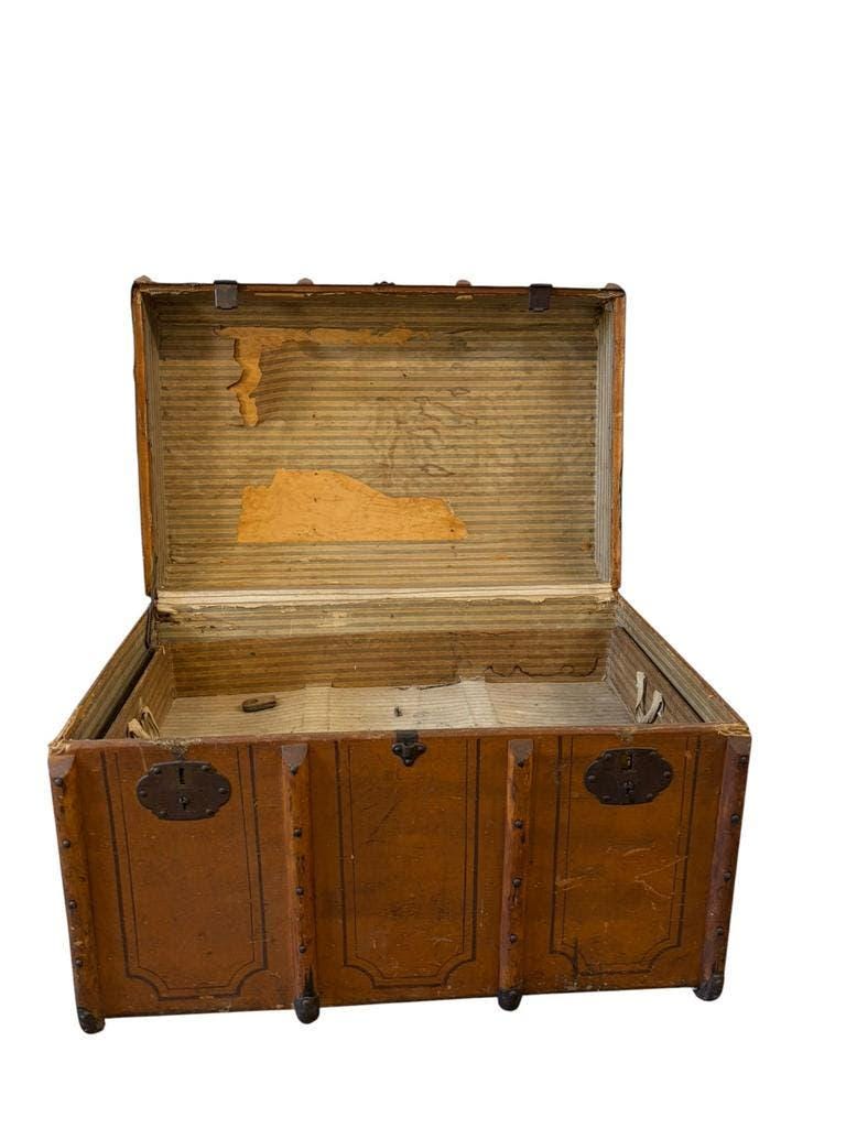 Brown wooden XL vintage chest / trunk / side table
