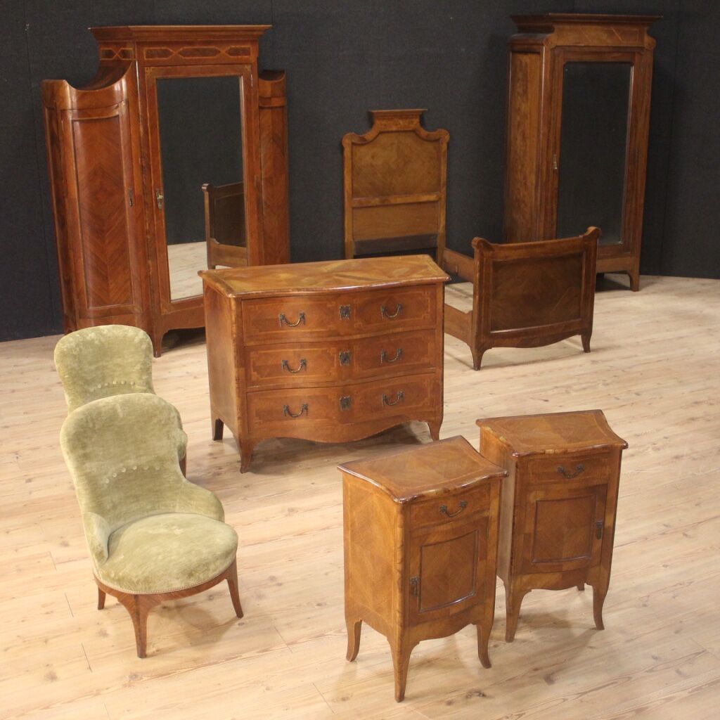 Italian inlaid commode in Louis XV style from 20th century