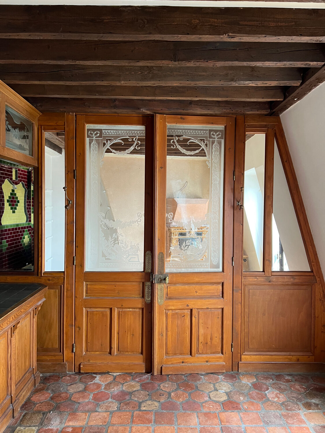 Pair of engraved glass doors
