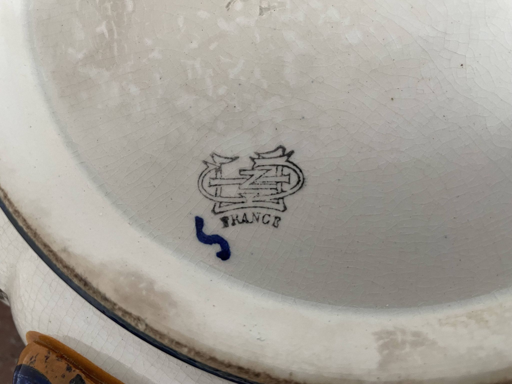 Plat, faïence de Gien, XIXème siècle, décor Renaissance