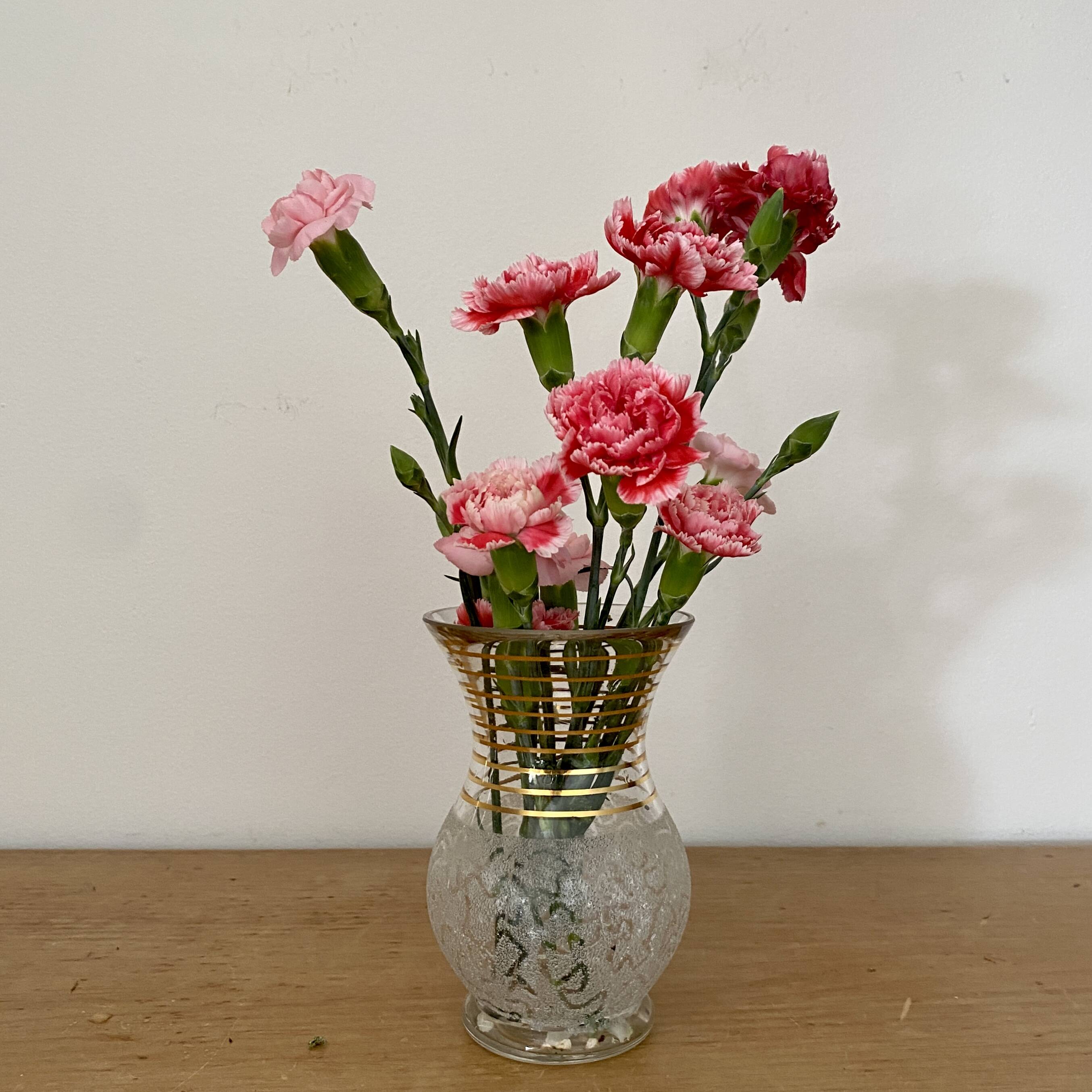 Vintage vase in white and gold granite glass