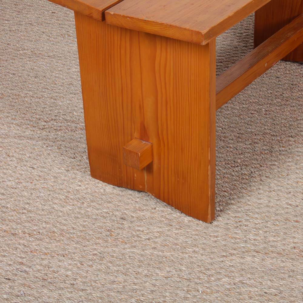 Vintage pine bench, 20th-century work.