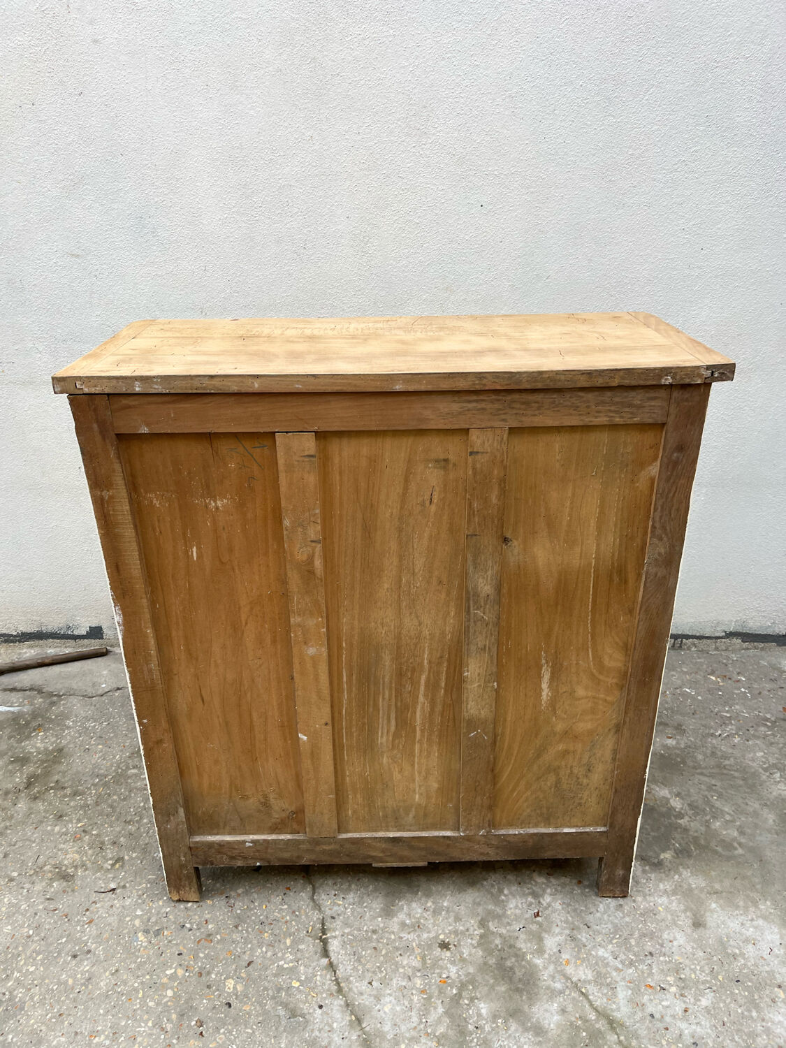 Creamy white Parisian buffet