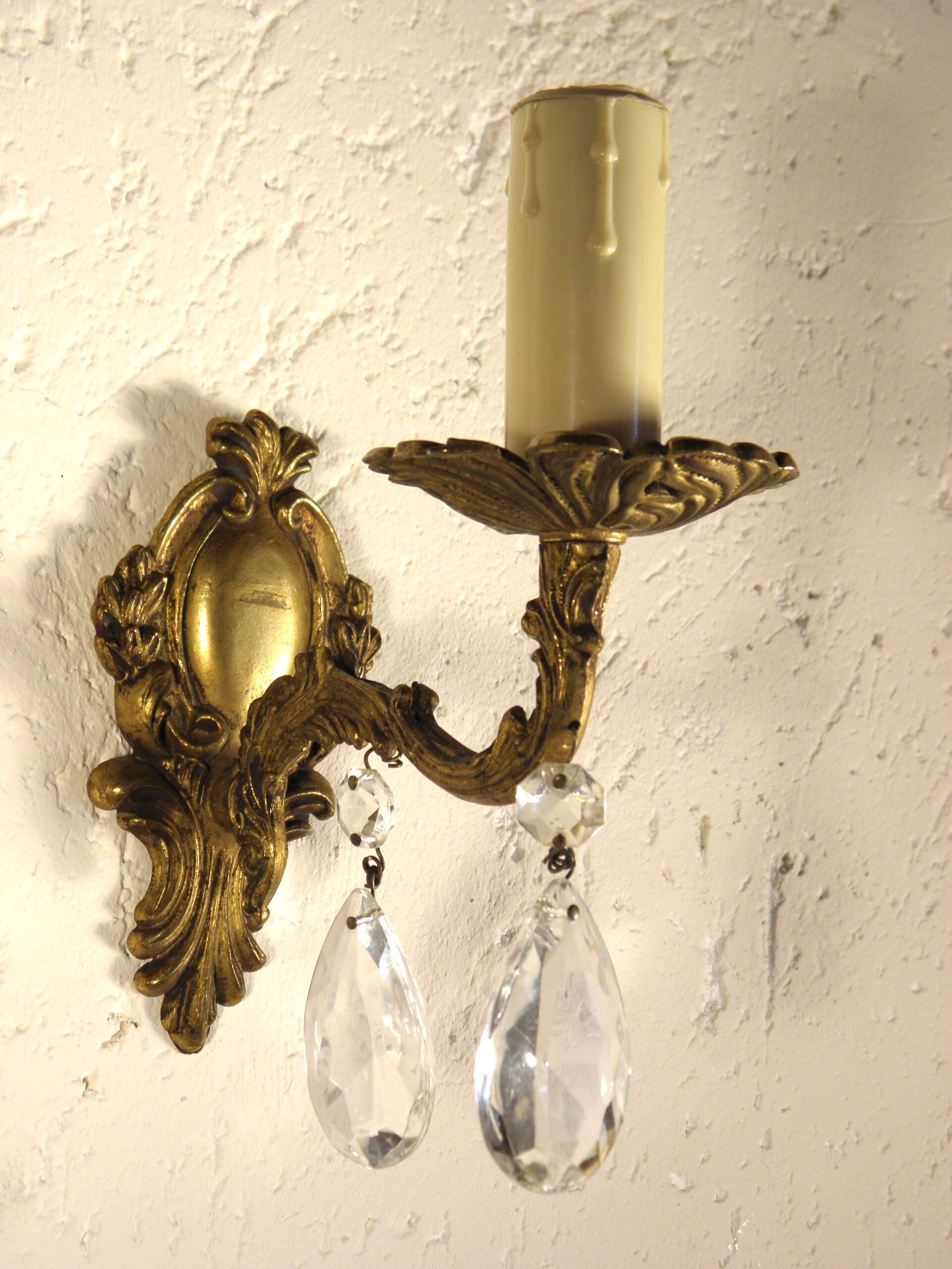 Pair of wall clams in gilded bronze stamps