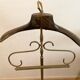 Night valet in brass and mahogany, neoclassical 20th century.