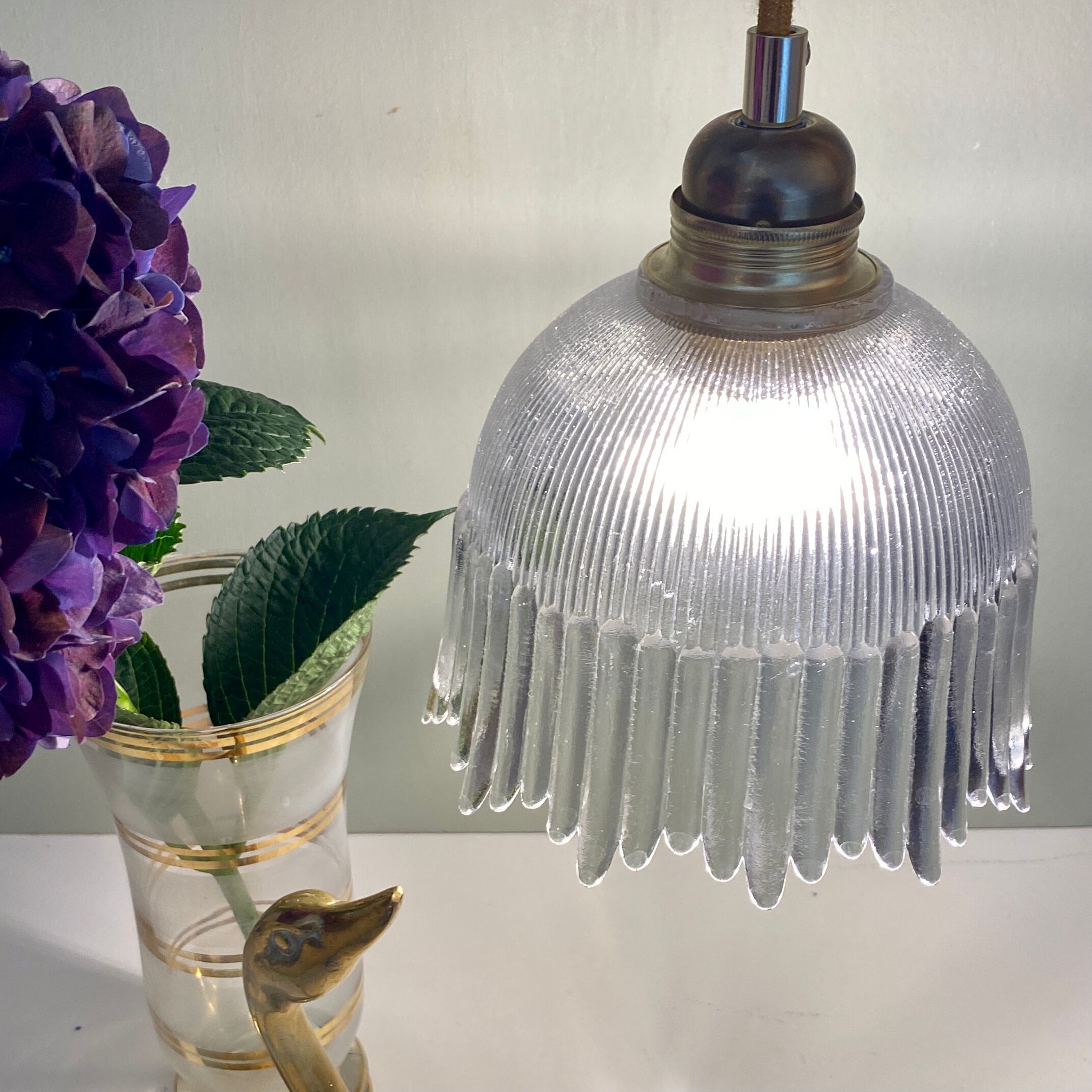 Suspension tulipe vintage en verre strié