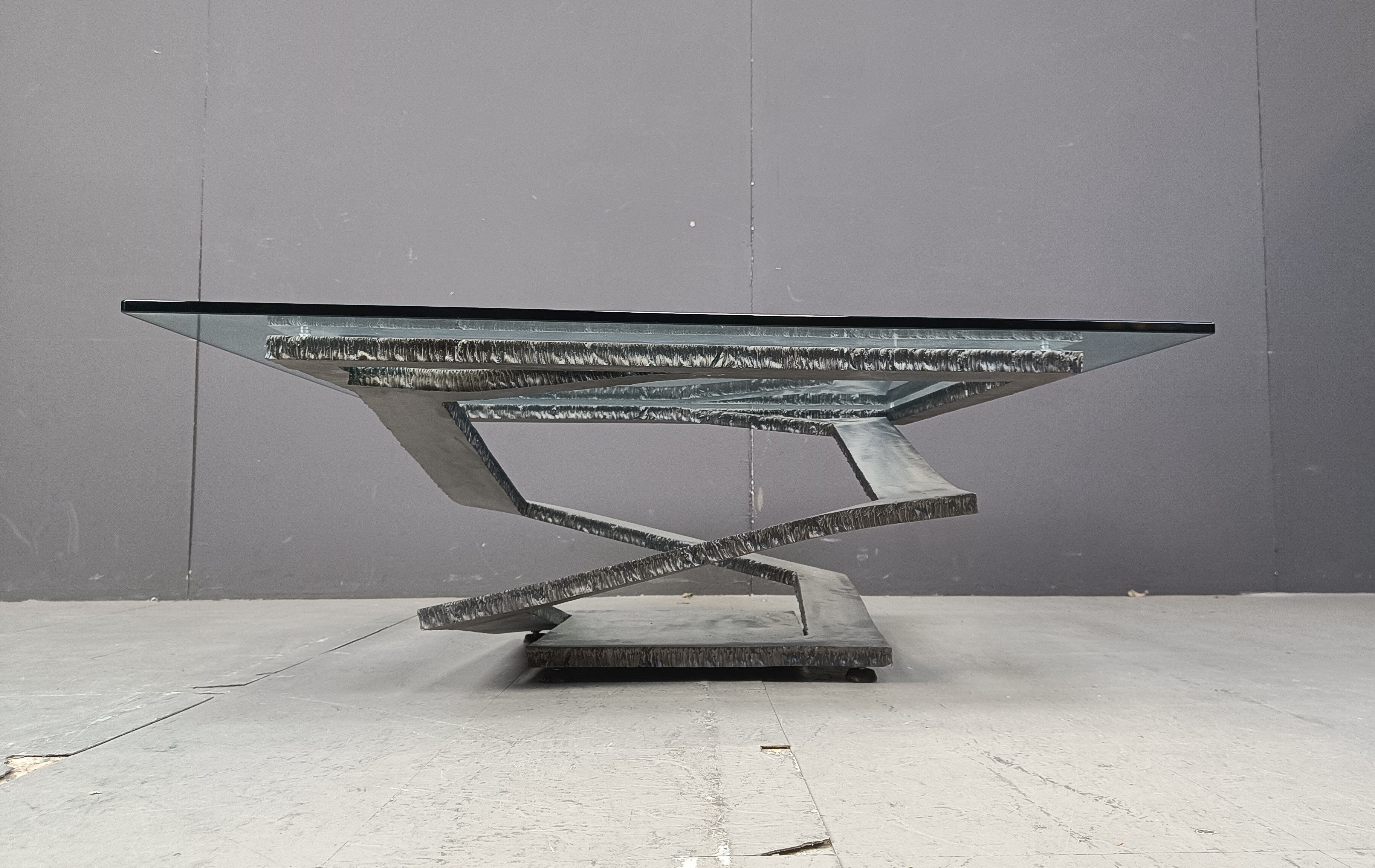 Table basse Fleur de Fer par Maurice Barilone, années 1980.